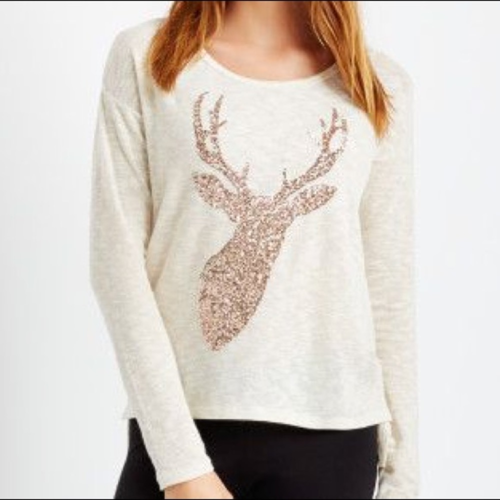 Bethany Mota. Women’s top